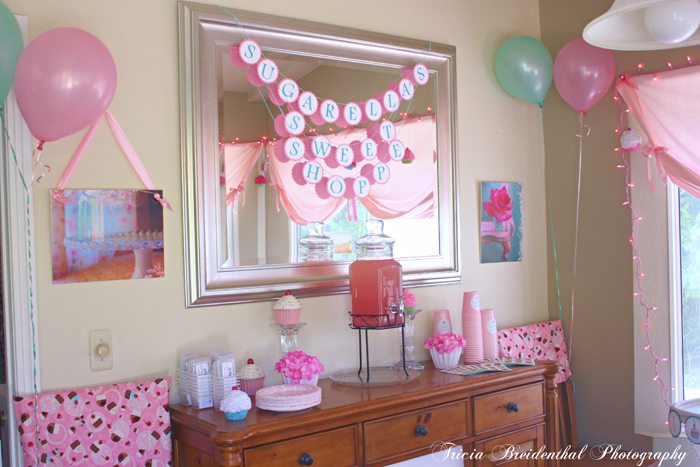 https://www.madebyaprincessparties.com/wp-content/uploads/2012/06/sparkling-pink-punch-party-recipe-cupcake-party-1st-birthday.jpg
